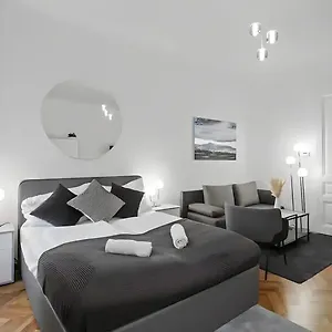 Apartment, Central, 2 Min To U1 Keplerplatz, Monthly Only Daire